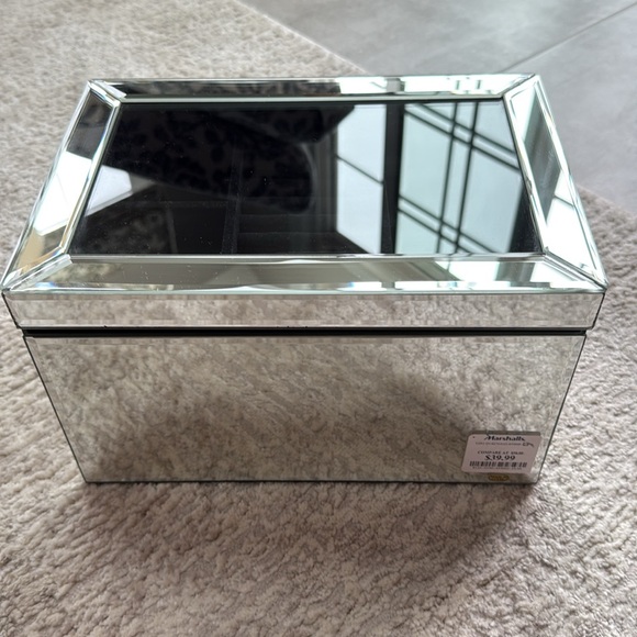 Tahari 2-Drawer, See-Thru Top, 24 Rings, 3 Top Compartment, Mirrored Jewelry Box - Picture 8 of 16